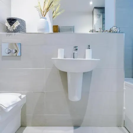 The Cosy Quarters - Popworks Apartment *