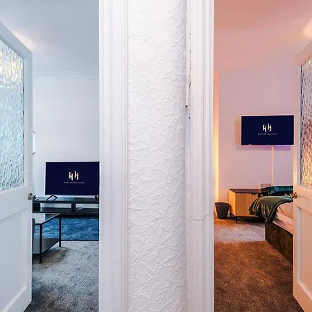 Large 4 Bed House Sleeps 8 By Host A *