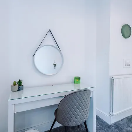 Casa de Férias Large 4 Bed House Sleeps 8 By Host A