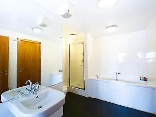 Ξενοδοχείο με διαμερίσματα The Place 4*