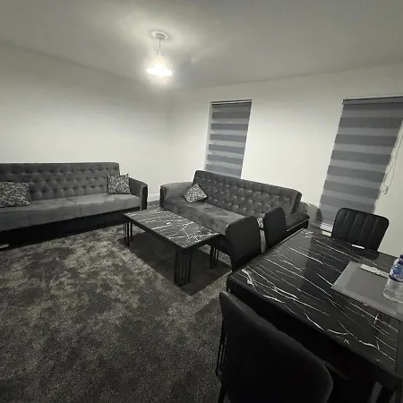 1 Bedroom Flat - Airport - 7 Mins To Man - Staycations & Business Stays! Apartment