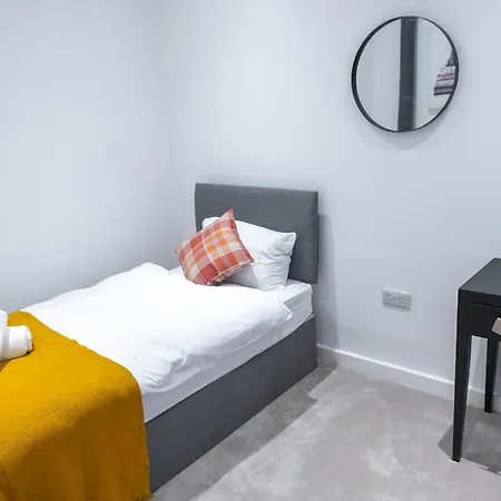 Hive Near Etihad Coop Live Apartment Manchester
