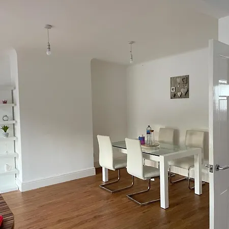 Casa vacanze Spacious 3 Bed With Driveway