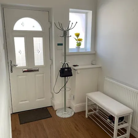 Casa vacanze Spacious 3 Bed With Driveway *