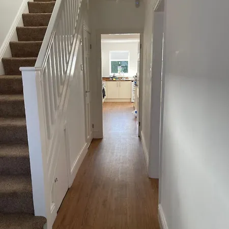 Spacious 3 Bed With Driveway Casa vacanze Manchester