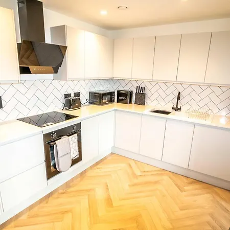 Modern And Sleek 2 Bed Flat In *