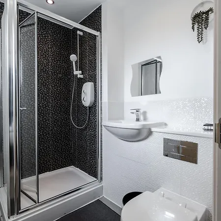 Spacious 4bd 3bt - Etihad - Coop - Pool Table - Free Parking Manchester