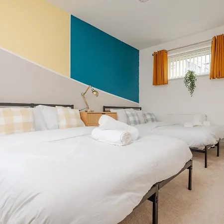 Spacious 4bd 3bt - Etihad - Coop - Pool Table - Free Parking