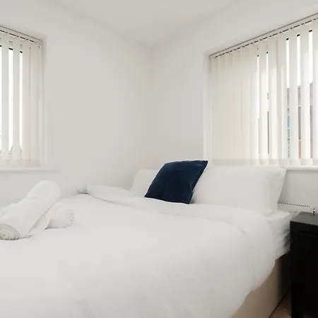 Spacious 4bd 3bt - Etihad - Coop - Pool Table - Free Parking * Manchester