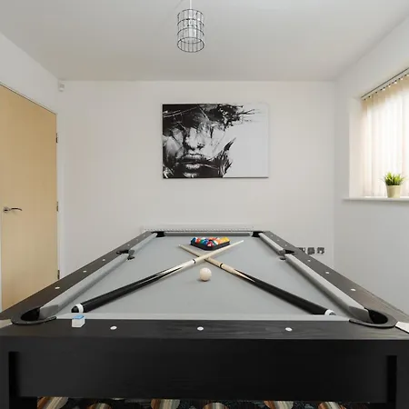 Spacious 4bd 3bt - Etihad - Coop - Pool Table - Free Parking * Manchester