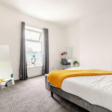 דירה 2 Min Walk Etihad Stadium & Coop Arena - 3br, Free Parking מנצ'סטר