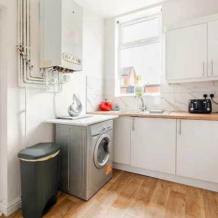 2 Min Walk Etihad Stadium & Coop Arena - 3br, Free Parking דירה