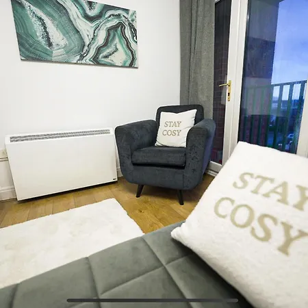 Modern Luxury 2 Bed Apartment, Sleeps 5 Apartment
