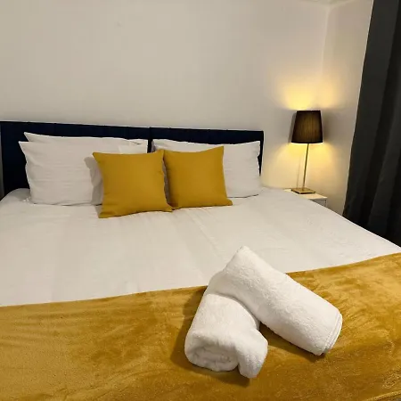 Cozy 3 Bed House - With Free Parking & Wifi * マンチェスター