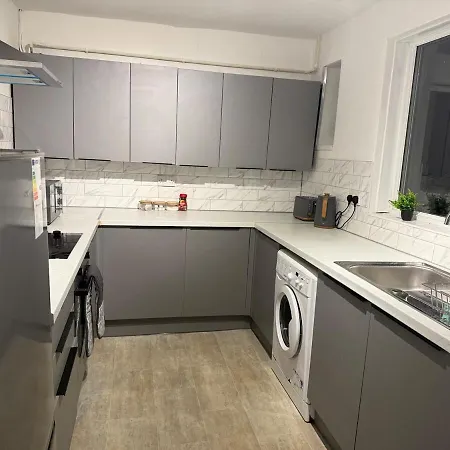 Cozy 3 Bed House - With Free Parking & Wifi マンチェスター