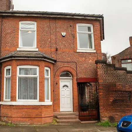 Spacious 3 Bed With Free Parking 20mins From Center