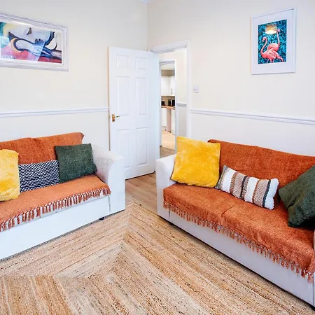 דירה Newly Furnished Cosy 3 Bed 20mins From Center