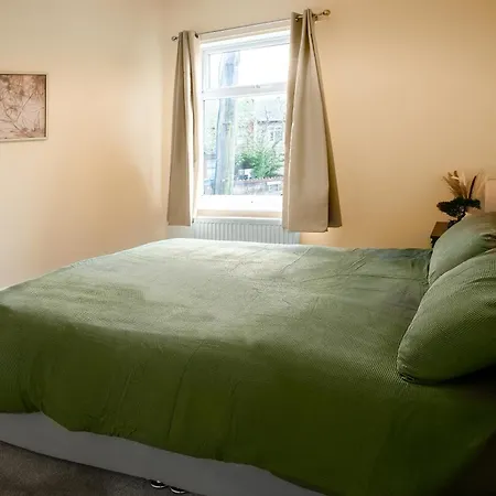 Daire Spacious 3 Bed With Free Parking 20mins From Center Manchester