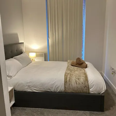Spacious - Next To Ao Arena & Picadilly Station - Local Attractions - Free Parking *