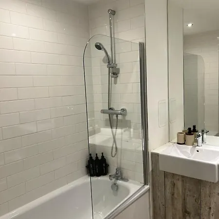 Spacious - Next To Ao Arena & Picadilly Station - Local Attractions - Free Parking *