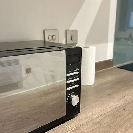- Modern - Free Parking Apartment