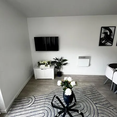 Serene 2-bed Flat With Canal Views - Coop Live & Ethiad דירה