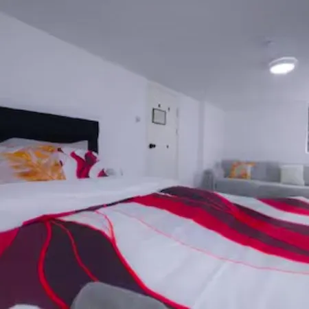 The Ruby Haven, Didsbury - 15mins To Airport - Opp The Christie's Nhs - Sleeps 5 아파트