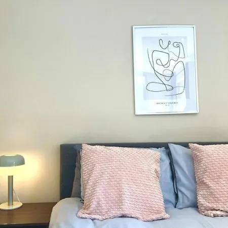 Prázdninový dům Beautiful 4-br! Outdoor Seating! 2 Free Parking! Sleep 9 *