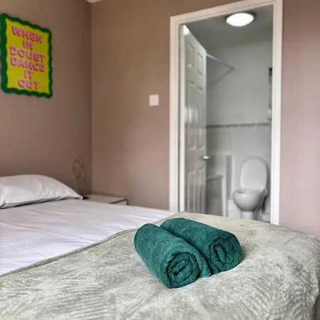 Апартаменты Modern Deluxe 2 Bed Heart Of