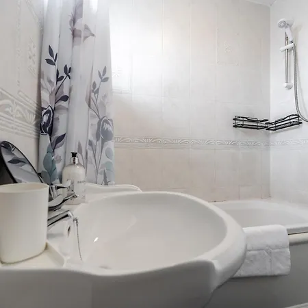 Vakantiehuis Boutique 3bd Opposite Etihad & Coop - Free Parking - Pool Table Manchester