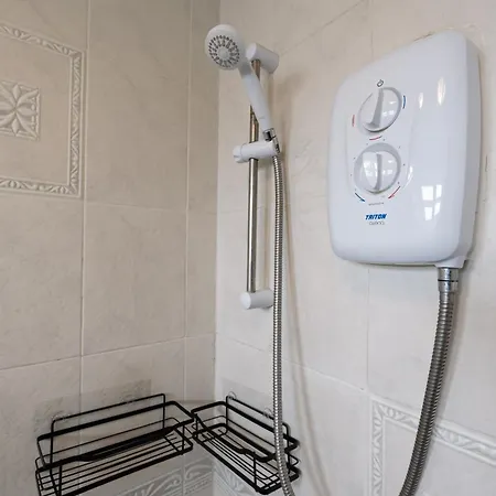 Vakantiehuis Boutique 3bd Opposite Etihad & Coop - Free Parking - Pool Table