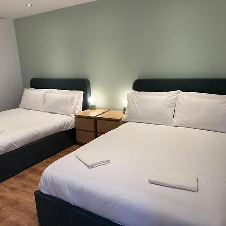 Ferienhaus Stretford - Sleeps 6 - Wifi - Parking - Near Stadium Manchester