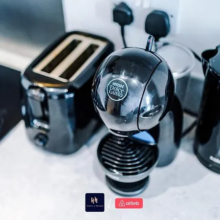 דירה Salford With Free Wifi, Parking & Ideal For Contractors