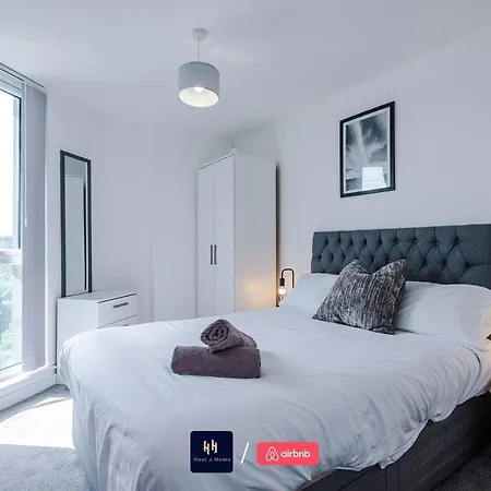 דירה Salford With Free Wifi, Parking & Ideal For Contractors *