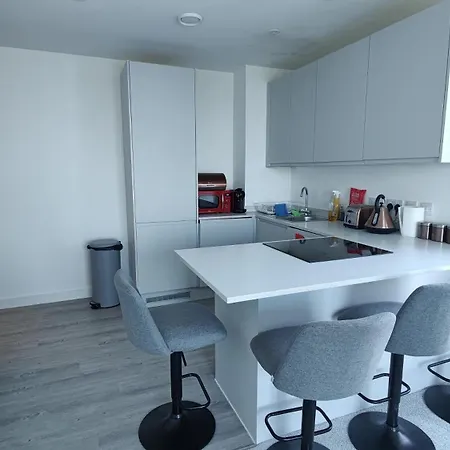 公寓 Penthouse-like With & Waterfront Views In Old Trafford With 500mbps Internet And Netflix