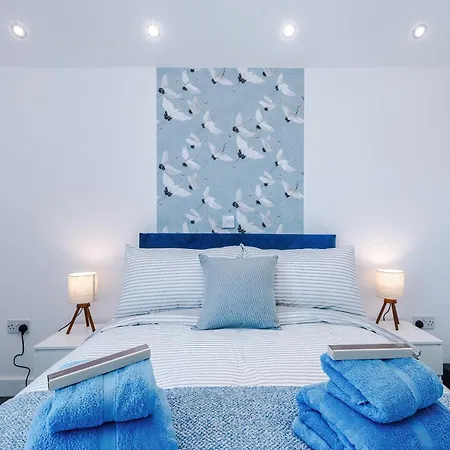 Stunning In Salford With Free Parking, Office, Pool & Ping Pong Table 別荘 *