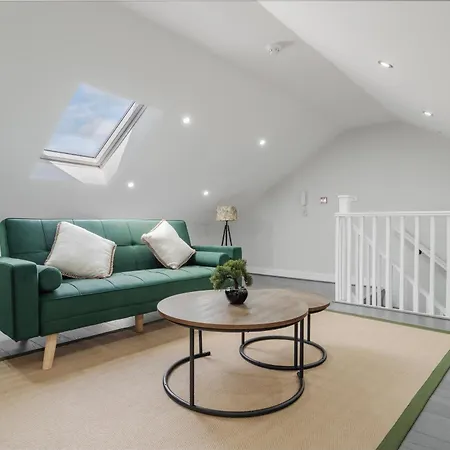 The House Vendégház *