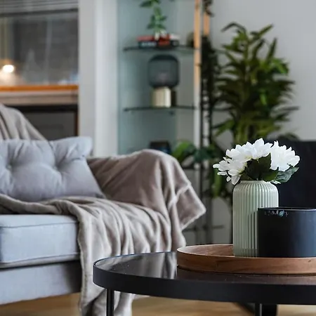 Elegant 2Br City Centre Balcony By Victoria Apartman *