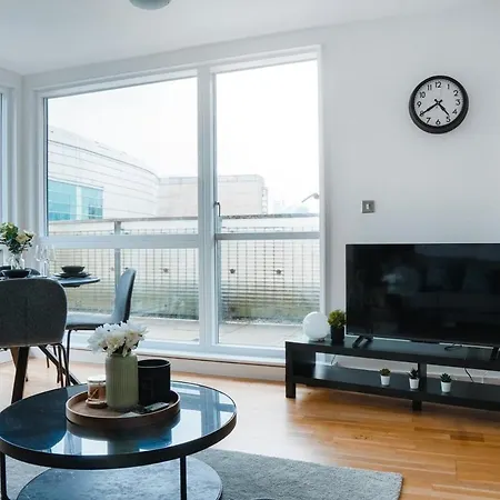Apartman Elegant 2Br City Centre Balcony By Victoria Manchester