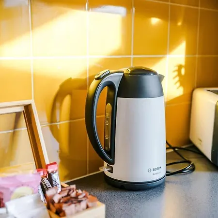 Barton House - Sleeping 10 *