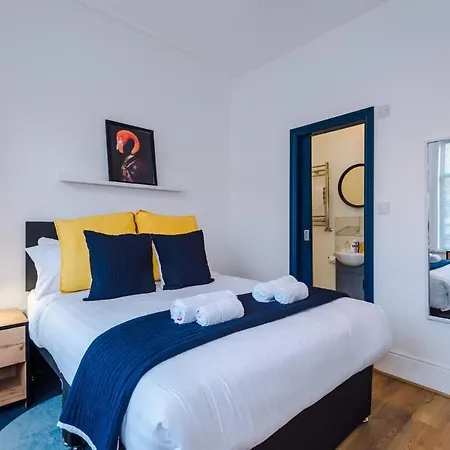 Ferienhaus Barton House - Sleeping 10 Manchester