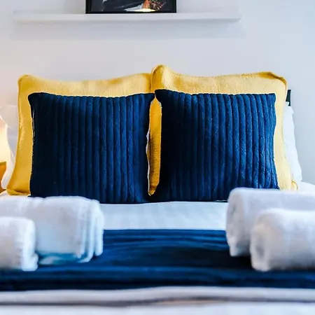 Barton House - Sleeping 10