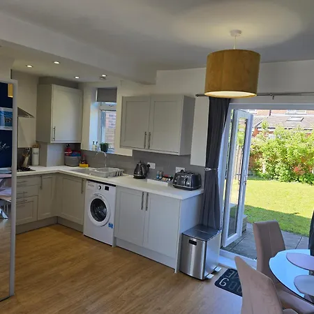 The Heart - Cosy 3 Bedroom House With Double Driveway And Garden In מנצ'סטר