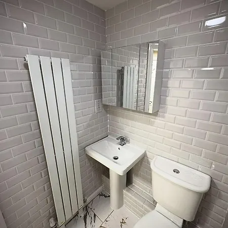 The Free Parking And Plenty Coffee Supplied Apartment! Manchester