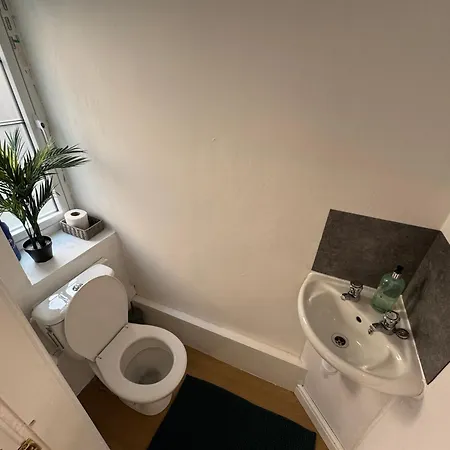Stretford - Sleeps 6 - Wifi - Parking - Near Stadium * 맨체스터