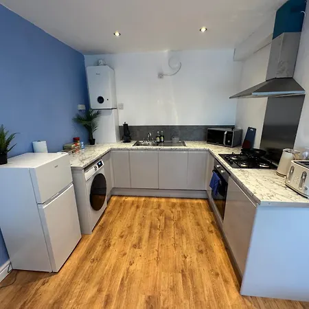 Stretford - Sleeps 6 - Wifi - Parking - Near Stadium * 맨체스터