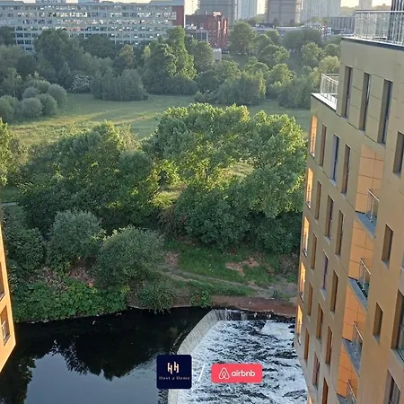 Salford Corporate Balcony Wifi Sleeps 5 *