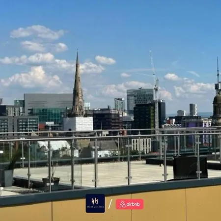 Salford Corporate Balcony Wifi Sleeps 5