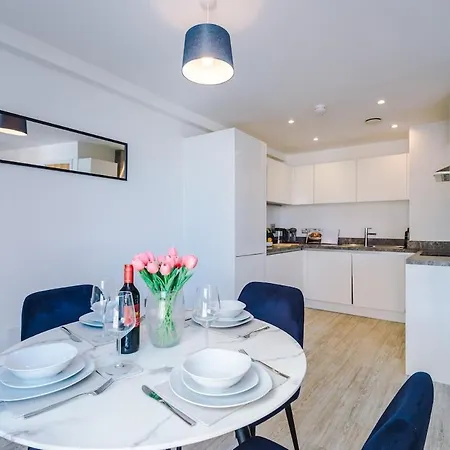 Monthly Special Salford Fully Equipped Kitchen Wifi * Manchester