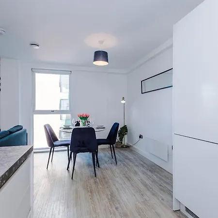 Apartment Monthly Special Salford Fully Equipped Kitchen Wifi